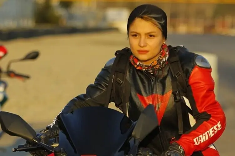 (عکس) قرارداد جالب یک زن ایرانی با کمپانی انگلیسی