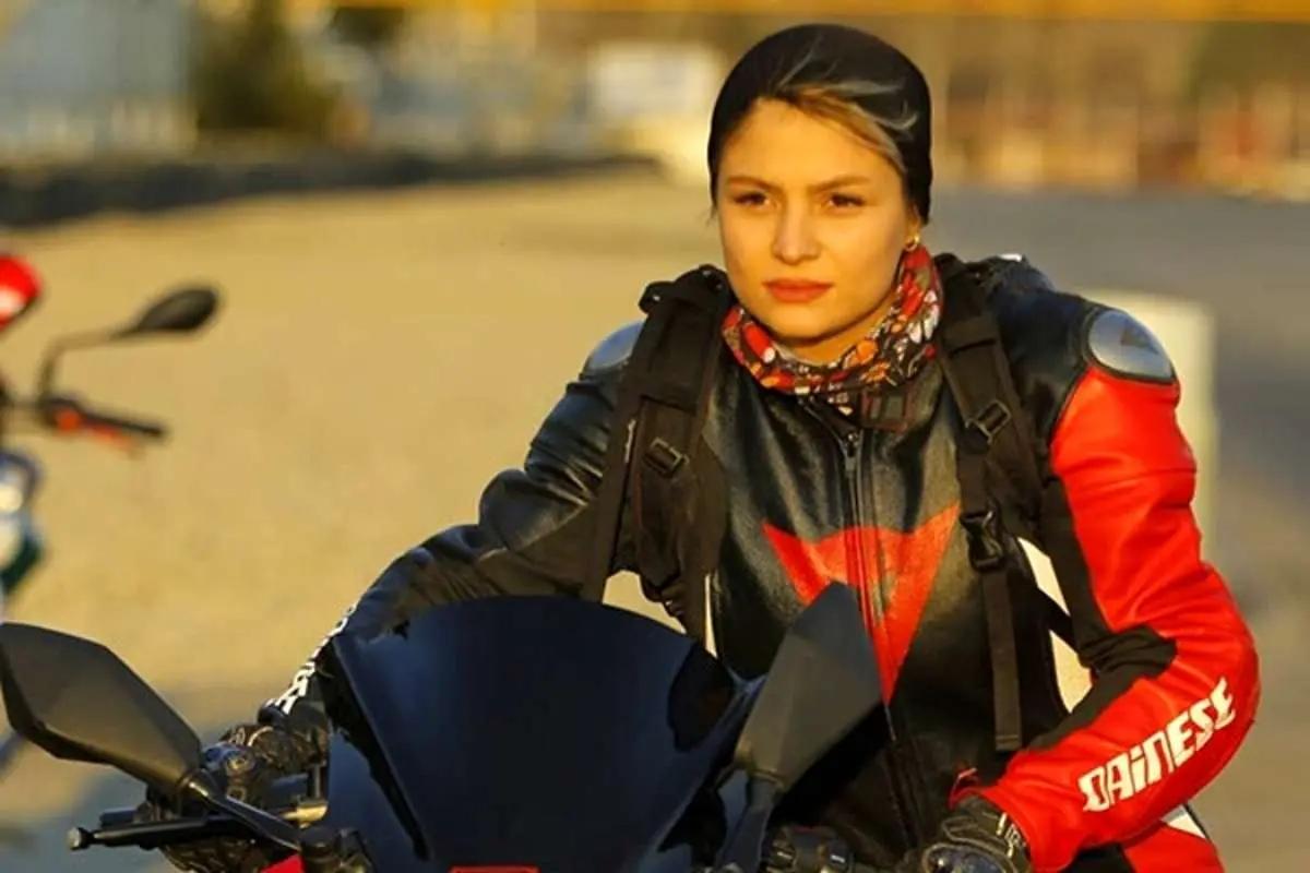 (عکس) قرارداد جالب یک زن ایرانی با کمپانی انگلیسی