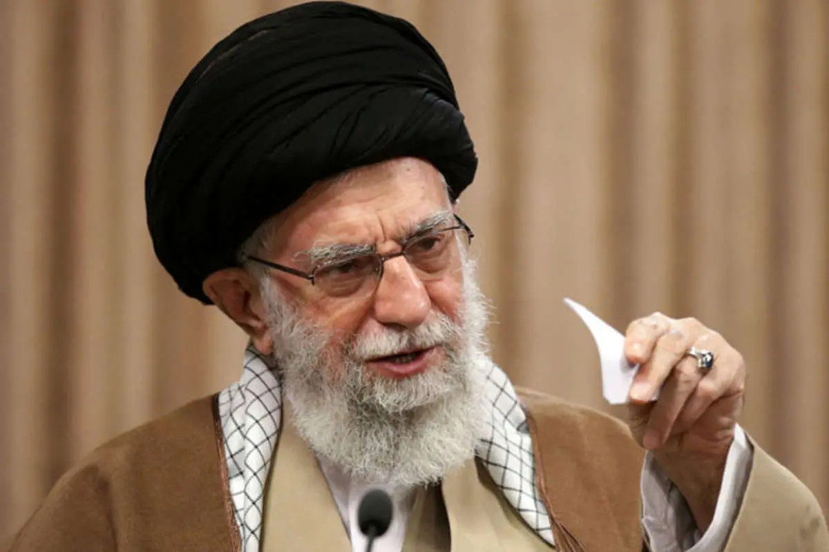 نظر آیتالله خامنهای درباره ابطال روزه با اجبار