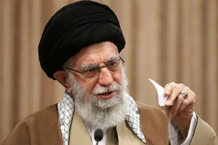 نظر آیت‌الله خامنه‌ای درباره ابطال روزه با اجبار