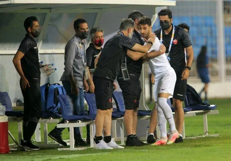 (عکس) شجاع خلیل زاده در عکس تیمی پرسپولیس!