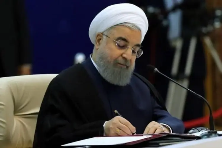 روحانی:  مأموریت ارتش ورود به رقابت سیاسی نیست