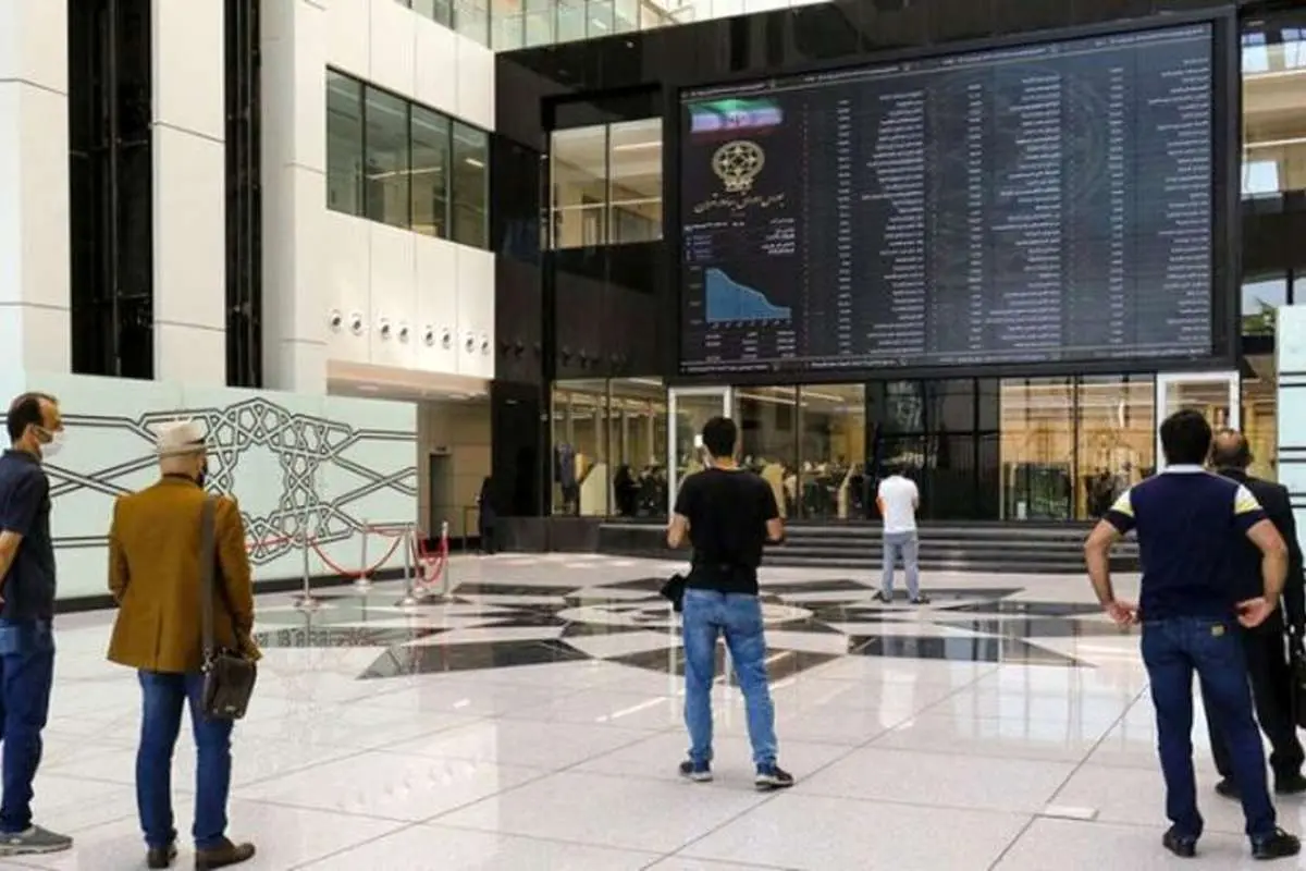 اجرای قانون گره معاملاتی در بورس متوقف شد؛ آیا خطر ریزش سهام دفع می شود؟