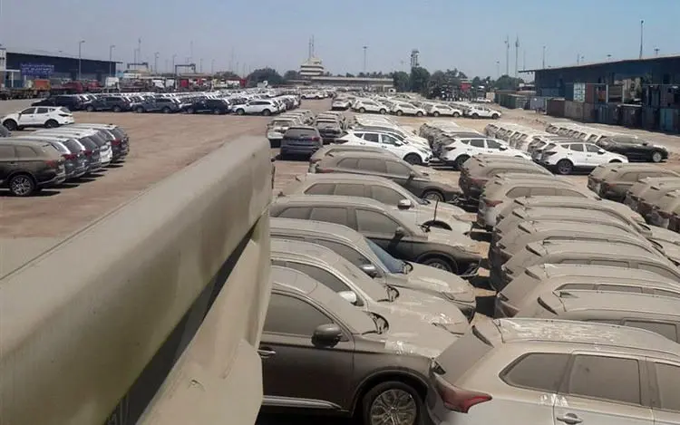 ۲۱۰۰ خودرو در گمرک‌ها مانده اند
