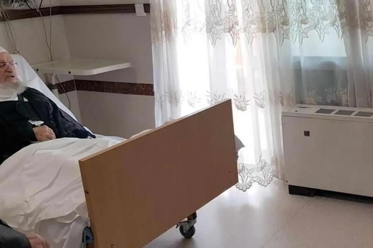 رئیس دفتر آیتالله مکارم: ایشان عمل جراحی کوچکی انجام دادهاند