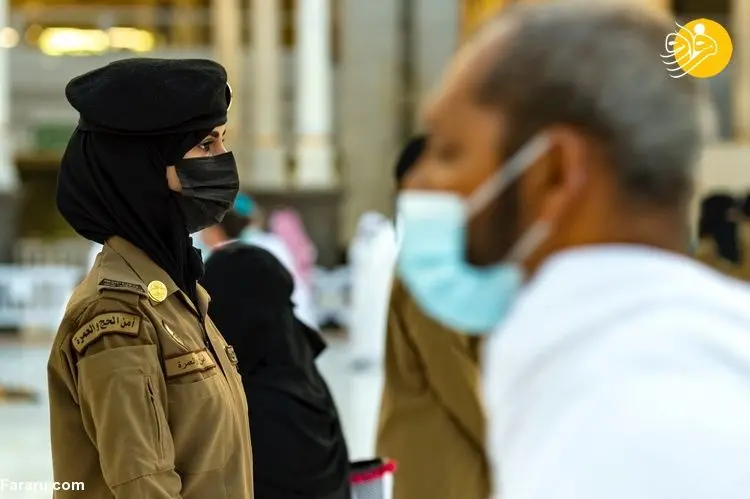 (تصاویر) اولین حضور یک پلیس زن در خانه خدا