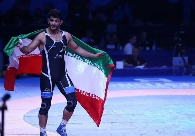 (عکس) ترس حسن یزدانی از واکسن زدن!