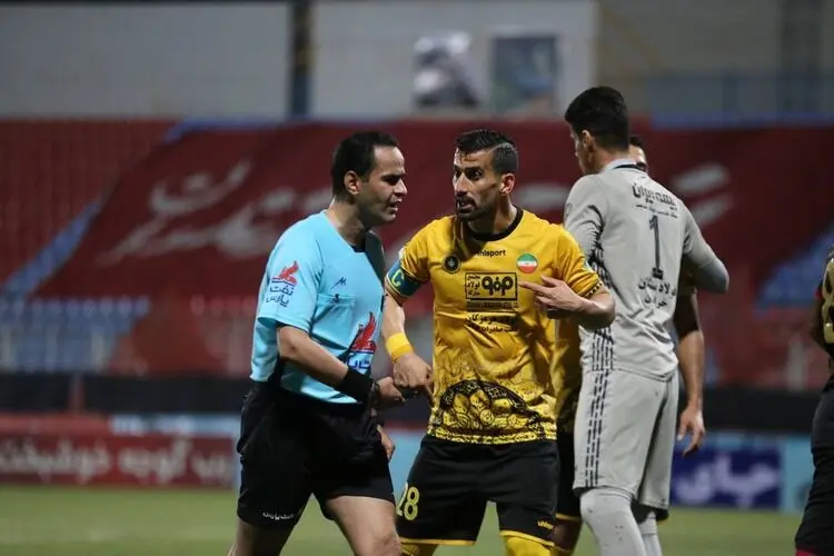 احسان حاج صفی بازی با پرسپولیس را از دست داد؟