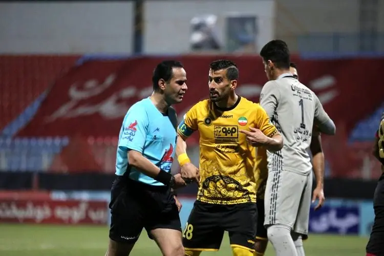 احسان حاج صفی بازی با پرسپولیس را از دست داد؟