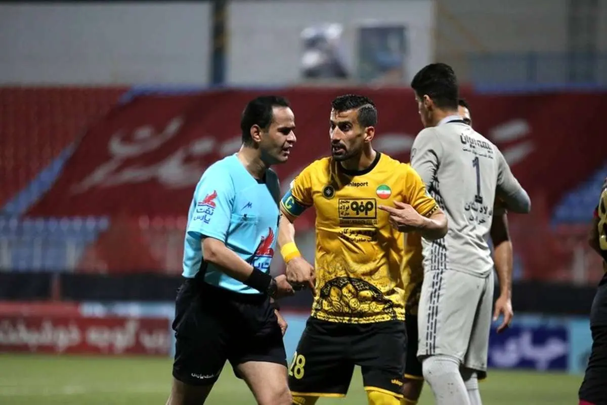 احسان حاج صفی بازی با پرسپولیس را از دست داد؟