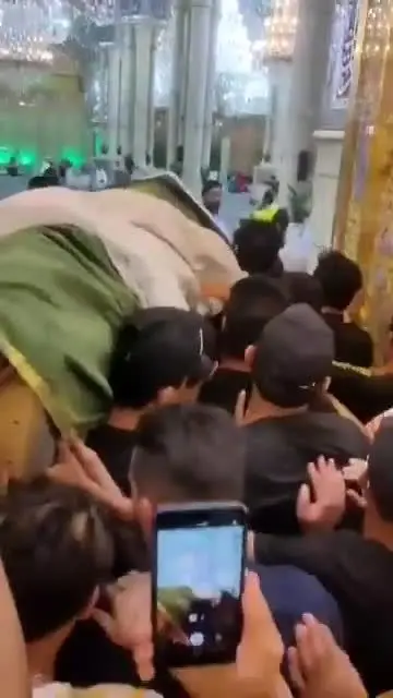 (ویدیو) تشییع پیکر فوتبالیست عراقی در مرقد حضرت علی (ع)