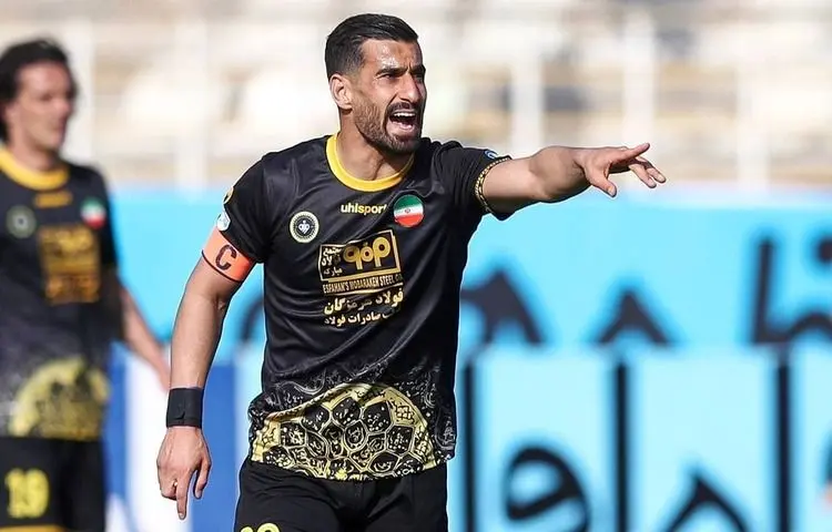 احسان حاج صفی از دیدار با پرسپولیس محروم شد؟