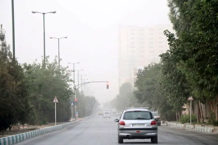 خیزش گرد و خاک در ۱۳ استان