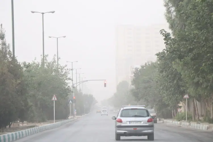 خیزش گرد و خاک در ۱۳ استان