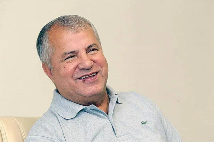 (عکس) علی پروین بر سر مزار علی انصاریان