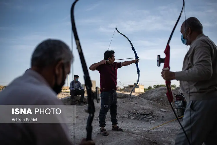 (تصاویر) تیروکمان، سرگرمی اهالی گلشهر مشهد