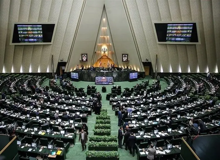 نماینده مجلس: ظریف خودش استعفاء دهد