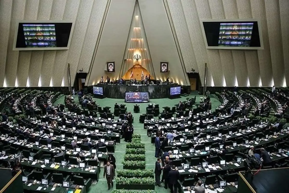 نماینده مجلس: ظریف خودش استعفاء دهد