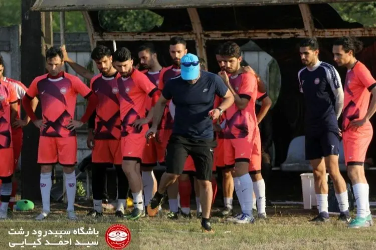 نیمی از یک تیم در فوتبال ایران کرونایی شد