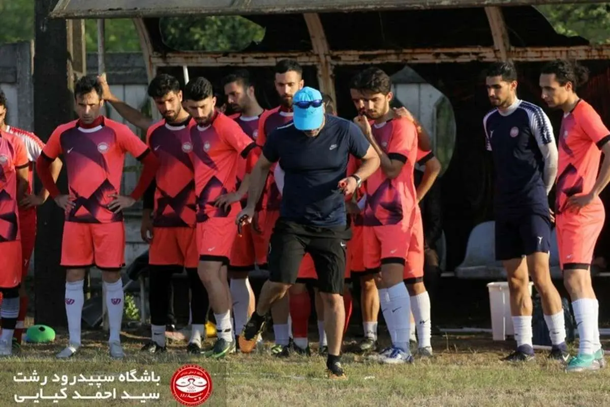 نیمی از یک تیم در فوتبال ایران کرونایی شد