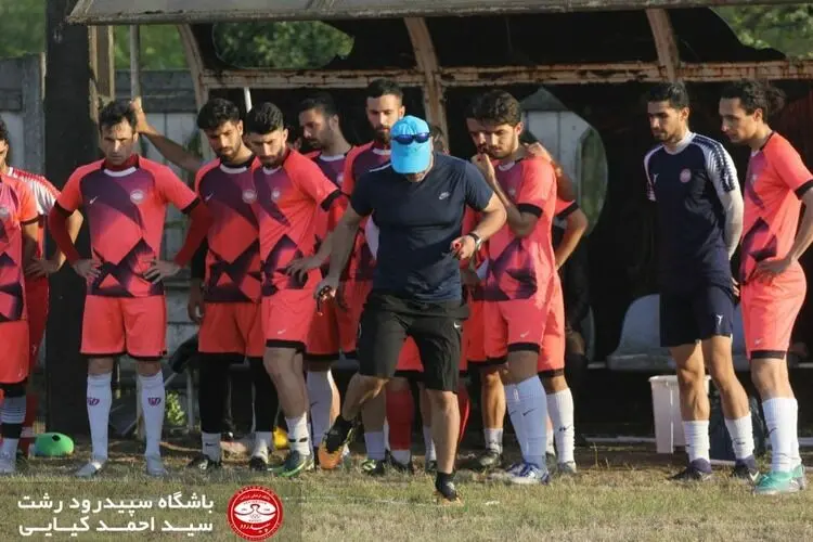 نیمی از یک تیم در فوتبال ایران کرونایی شد