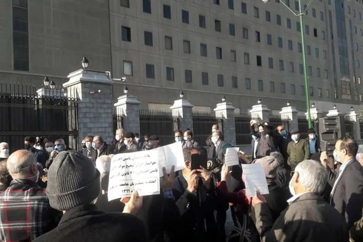 تجمع بازنشستگان کارگری مقابل مجلس
