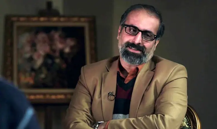 داوری: احمدی‌نژاد خودش را «ولی خدا» و «یلتسین ایران» می‌داند