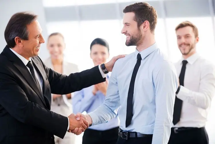تاثیراستعفای کارمند نمونه بر سایر کارکنان