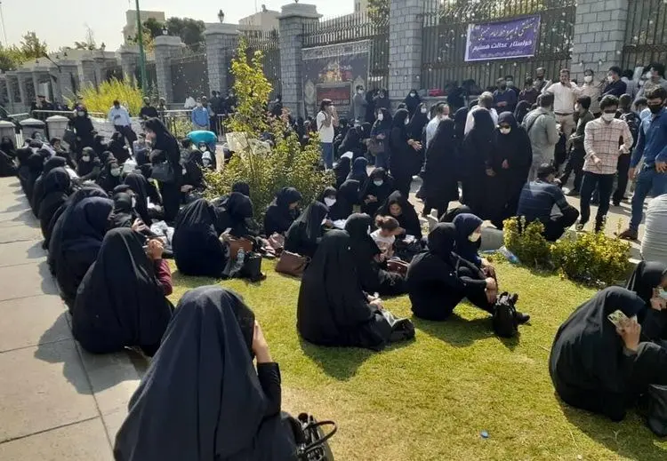 تجمع معلمان جدید مقابل مجلس؛ از رتبه‌بندی بی‌بهره‌ایم