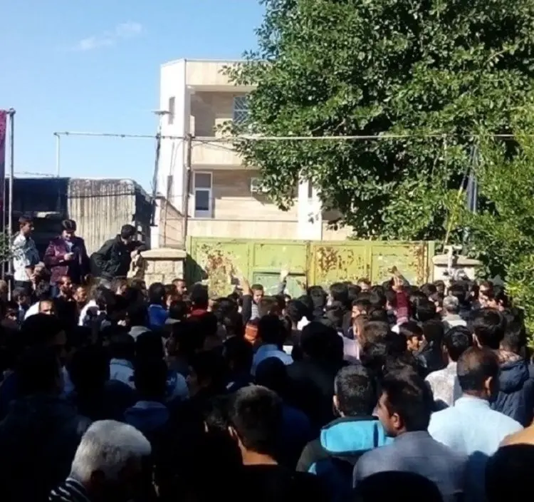 (ویدئو) بازداشت نوازندگان یک مراسم فاتحه خوانی در ایذه