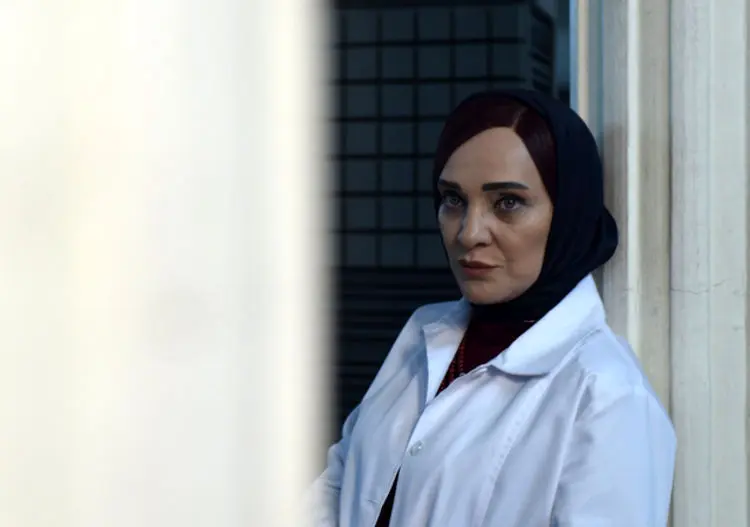 ملکه گدایان، قسمت پانزدهم؛ ملکه آزمایشگاه