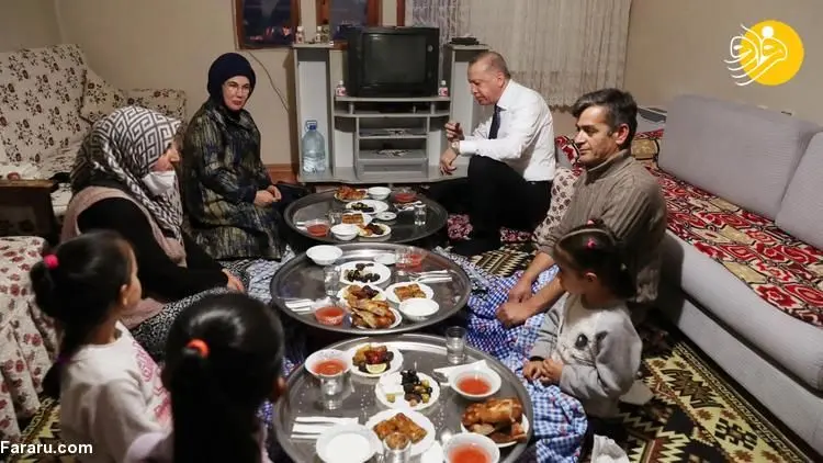 (تصاویر) اردوغان و همسرش بر سر سفره افطار یک شهروند عادی