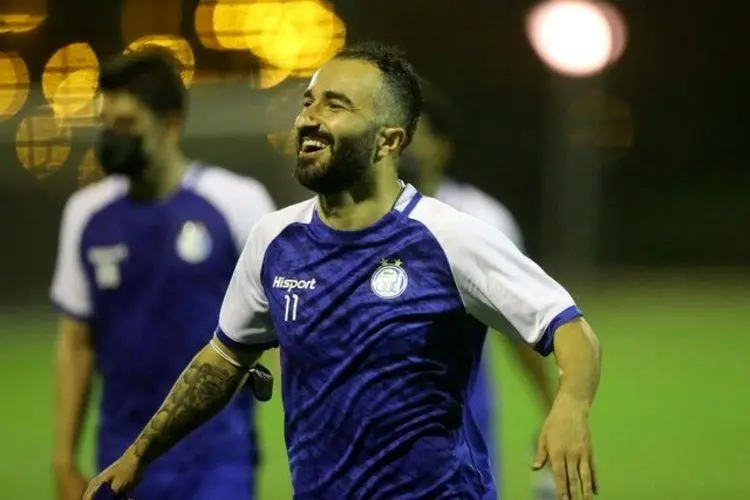 هافبک استقلال بازی با الاهلی را از دست داد