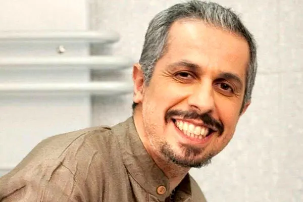 (ویدئو) ماجرای خوانندگی جواد رضویان در حمام!