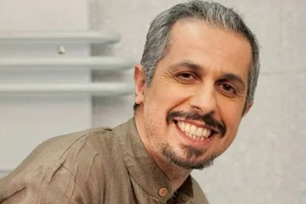 (ویدئو) ماجرای خوانندگی جواد رضویان در حمام!