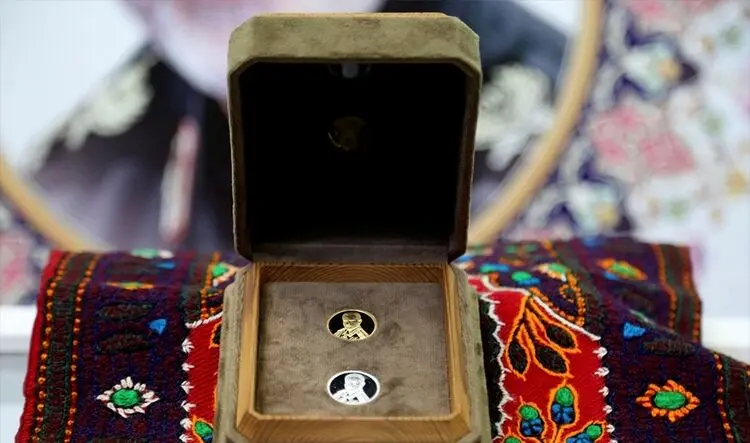 (تصاویر) رونمایی از سکه طلا منقش به تمثال شهید سلیمانی