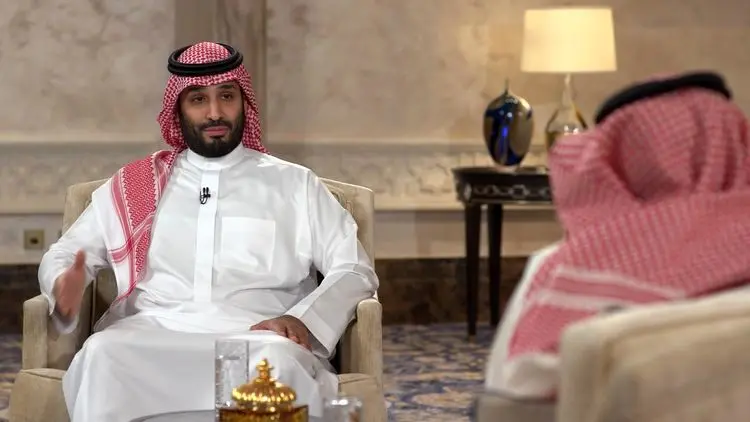 (ویدئو) حرکات عجیب بن‌سلمان در مصاحبه تلویزیونی!
