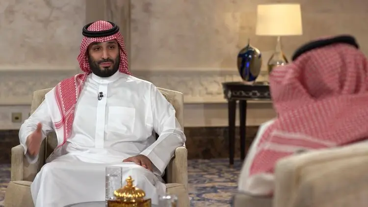 (ویدئو) حرکات عجیب بن‌سلمان در مصاحبه تلویزیونی!