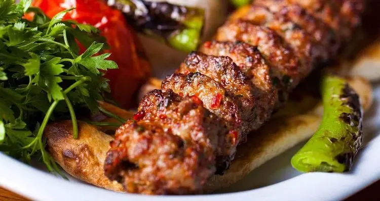 دستورپخت آدانا کباب همراه با سالاد مخصوص