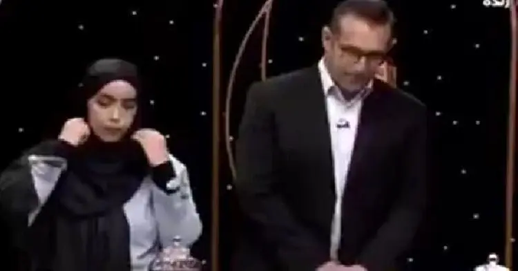 (ویدئو) جلو بازو زدن پیشکسوت بدنسازی با مجری در برنامه زنده!