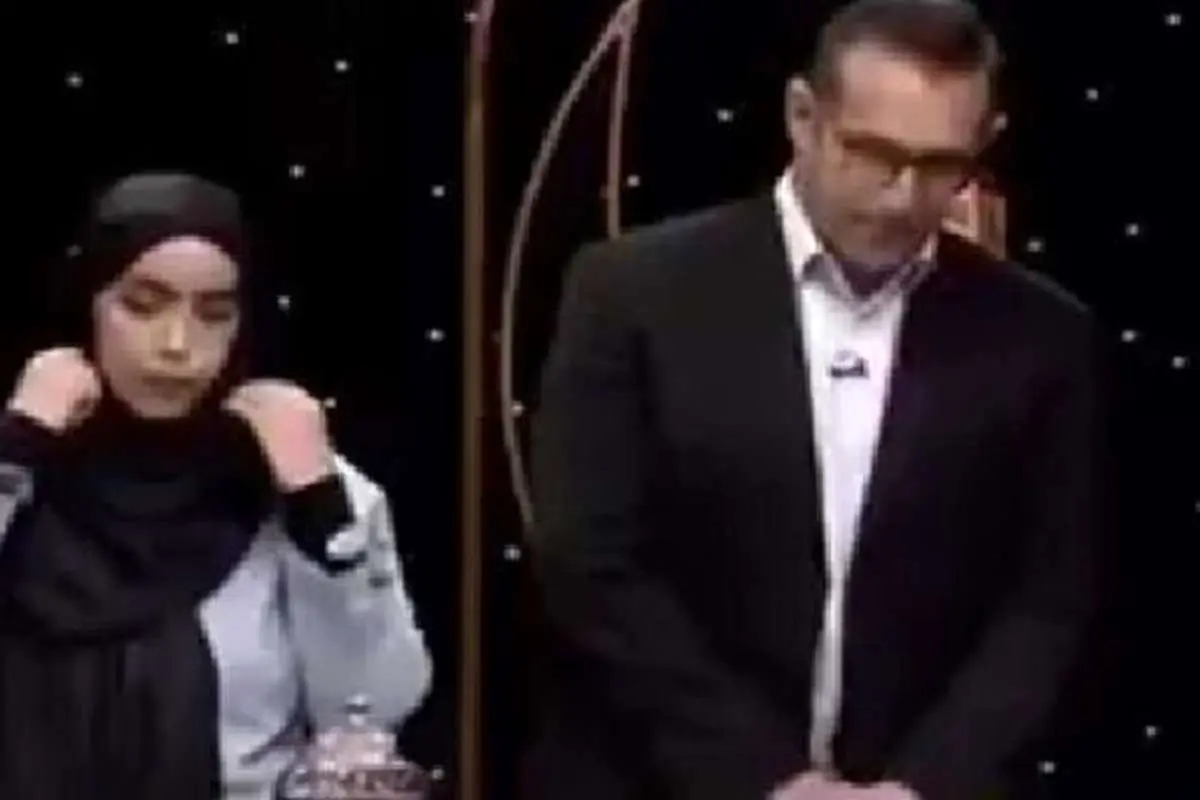 (ویدئو) جلو بازو زدن پیشکسوت بدنسازی با مجری در برنامه زنده!