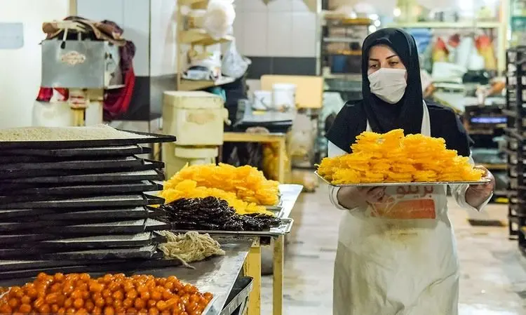 (تصاویر) پخت زولبیا و بامیه در ایام ماه مبارک رمضان