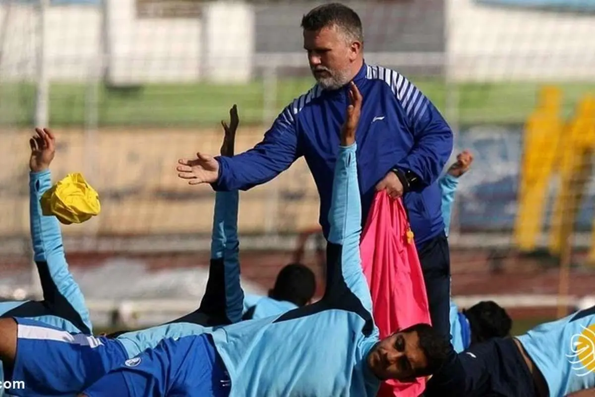 ورود خارجیها به استقلال ممنوع!