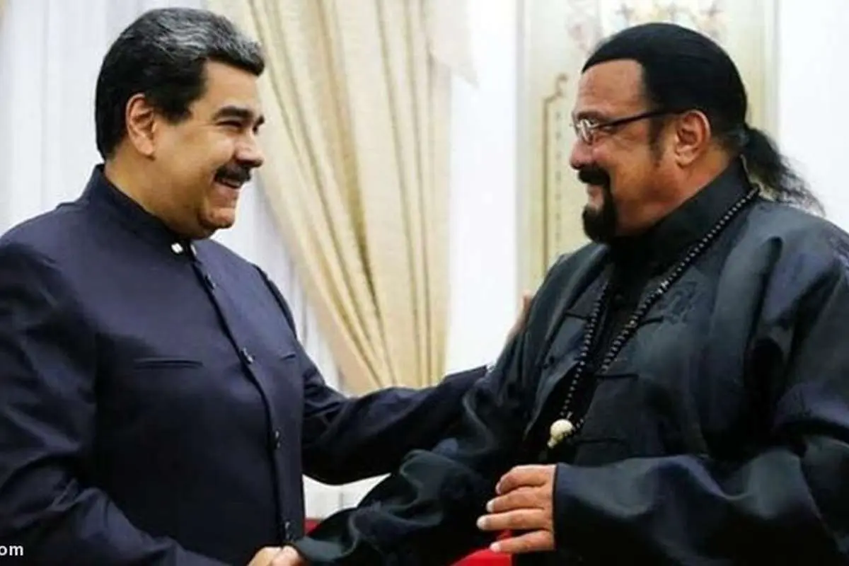 (ویدئو) هدیه مادورو به استیون سیگال
