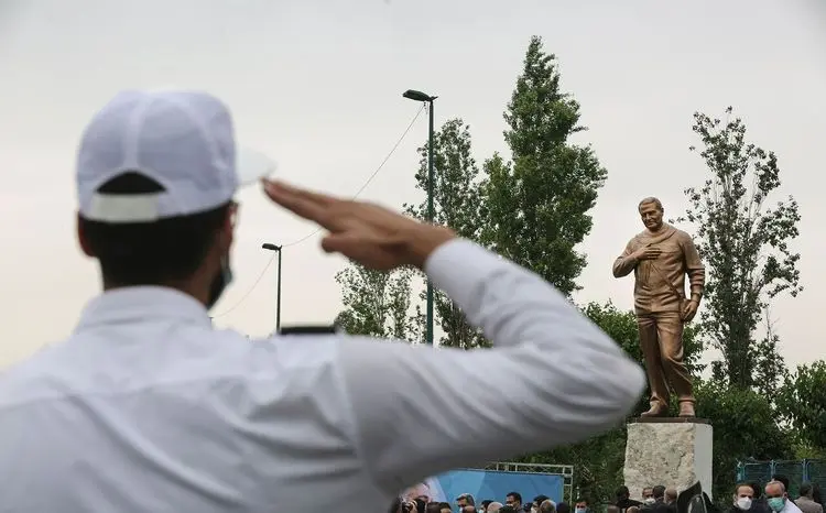 (تصاویر) رونمایی از تندیس سردار سلیمانی