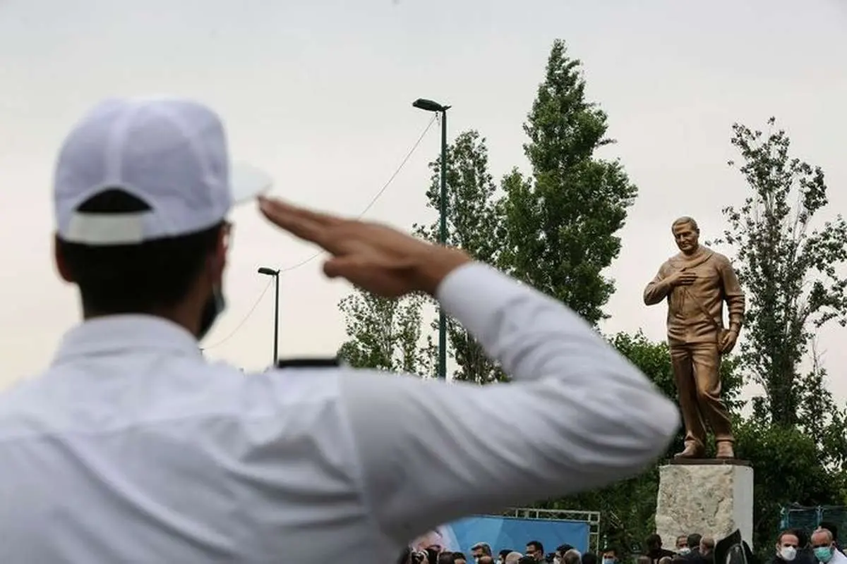 (تصاویر) رونمایی از تندیس سردار سلیمانی