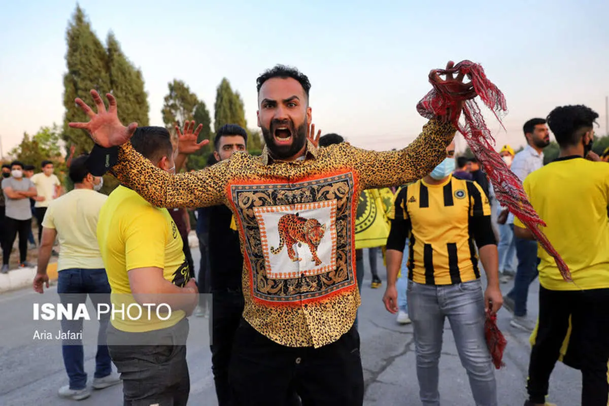 (تصاویر) استقبال عجیب هواداران سپاهان از شاگردان نویدکیا