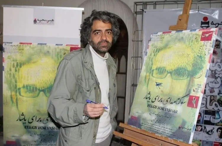 (ویدئو) پدر و مادر بابک خرمدین هنگام انتقال جسد