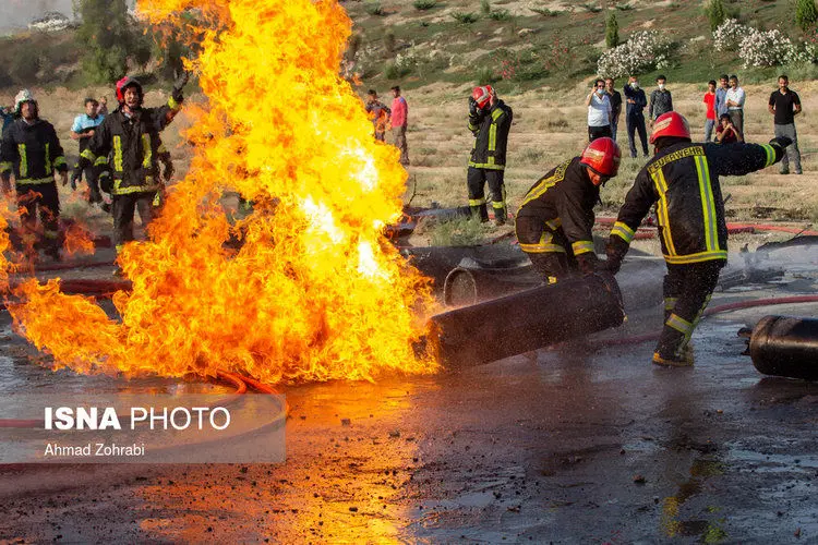 (تصاویر) آتش سوزی و انفجار کارگاه شارژ سلیندر‌های گاز مایع قم