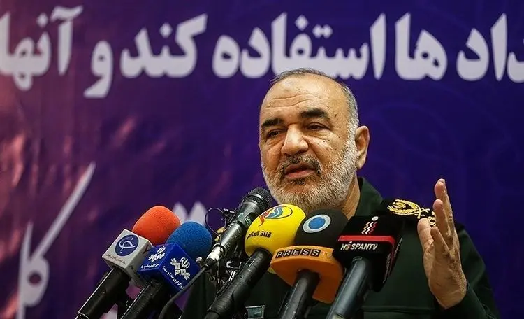 فرمانده سپاه خطاب به گروه‌های فلسطینی: تا آخر با شما می‌مانیم